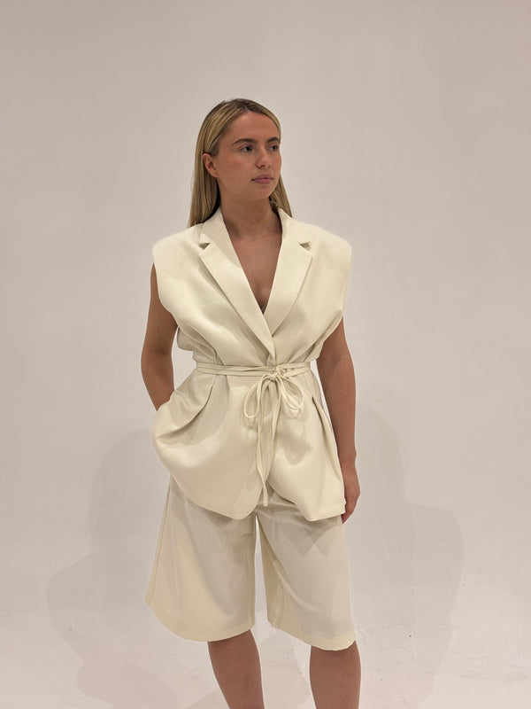 Ensemble blazer/ bermudas